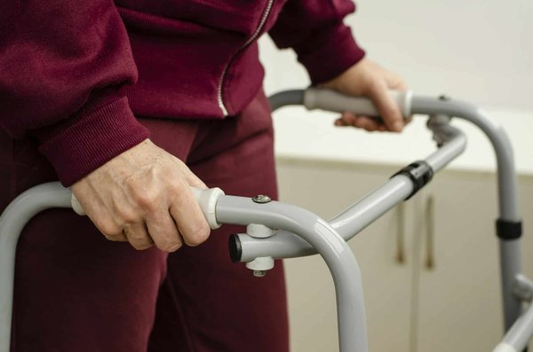 Top Low-Impact Cardio Workouts for Easing Knee Pain: Find Your Ideal Routine!